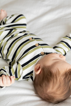 Lade das Bild in den Galerie-Viewer, Suit Striped
