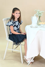 Cargar imagen en el visor de la galería, T-shirt Karolina
