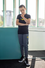 Lade das Bild in den Galerie-Viewer, T-shirt  Oliver
