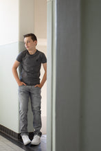 Lade das Bild in den Galerie-Viewer, T-shirt Olav
